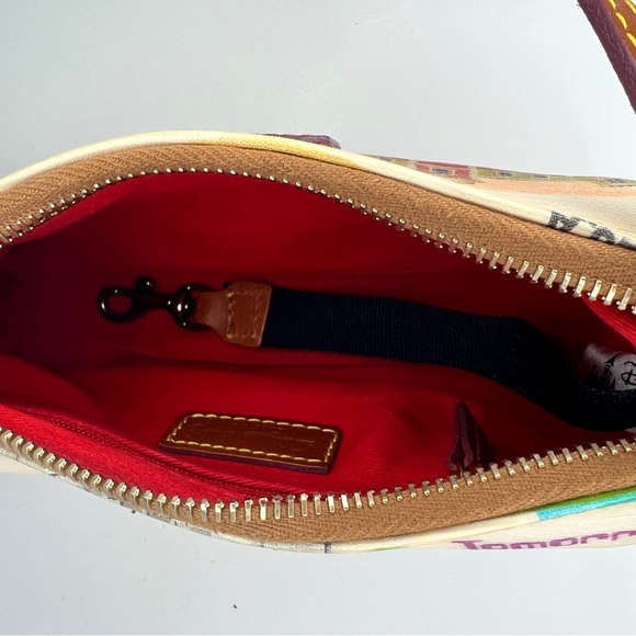 Disney Dooney & Bourke Retro Mini Barrel Crossbody Purse Bag WDW Magic Kingdom - Picture 9 of 14